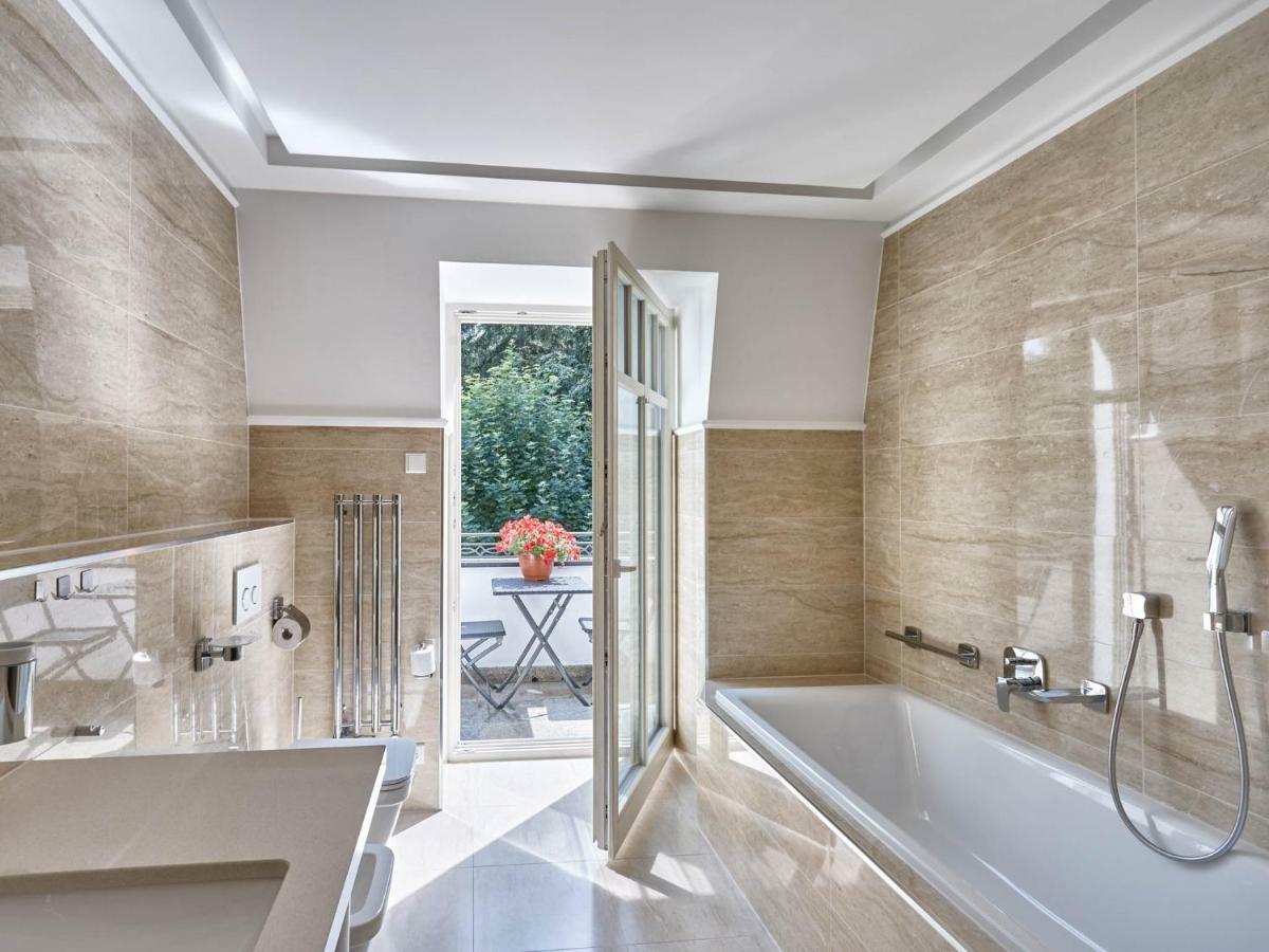 Apartment Villa Dionysus Κάρλοβι Βάρι Εξωτερικό φωτογραφία