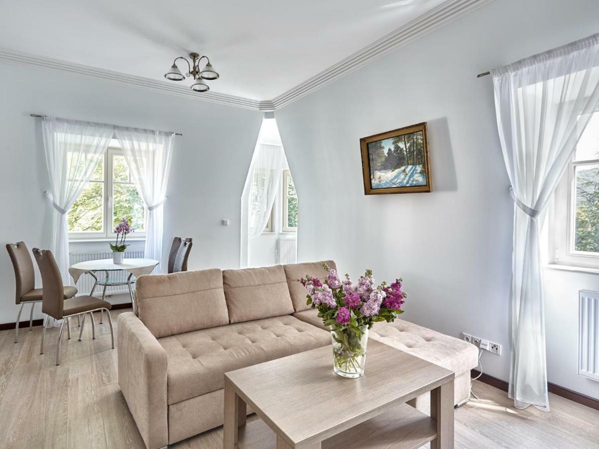 Apartment Villa Dionysus Κάρλοβι Βάρι Εξωτερικό φωτογραφία