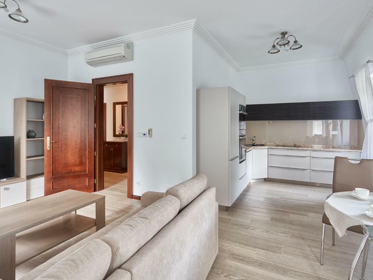 Apartment Villa Dionysus Κάρλοβι Βάρι Εξωτερικό φωτογραφία
