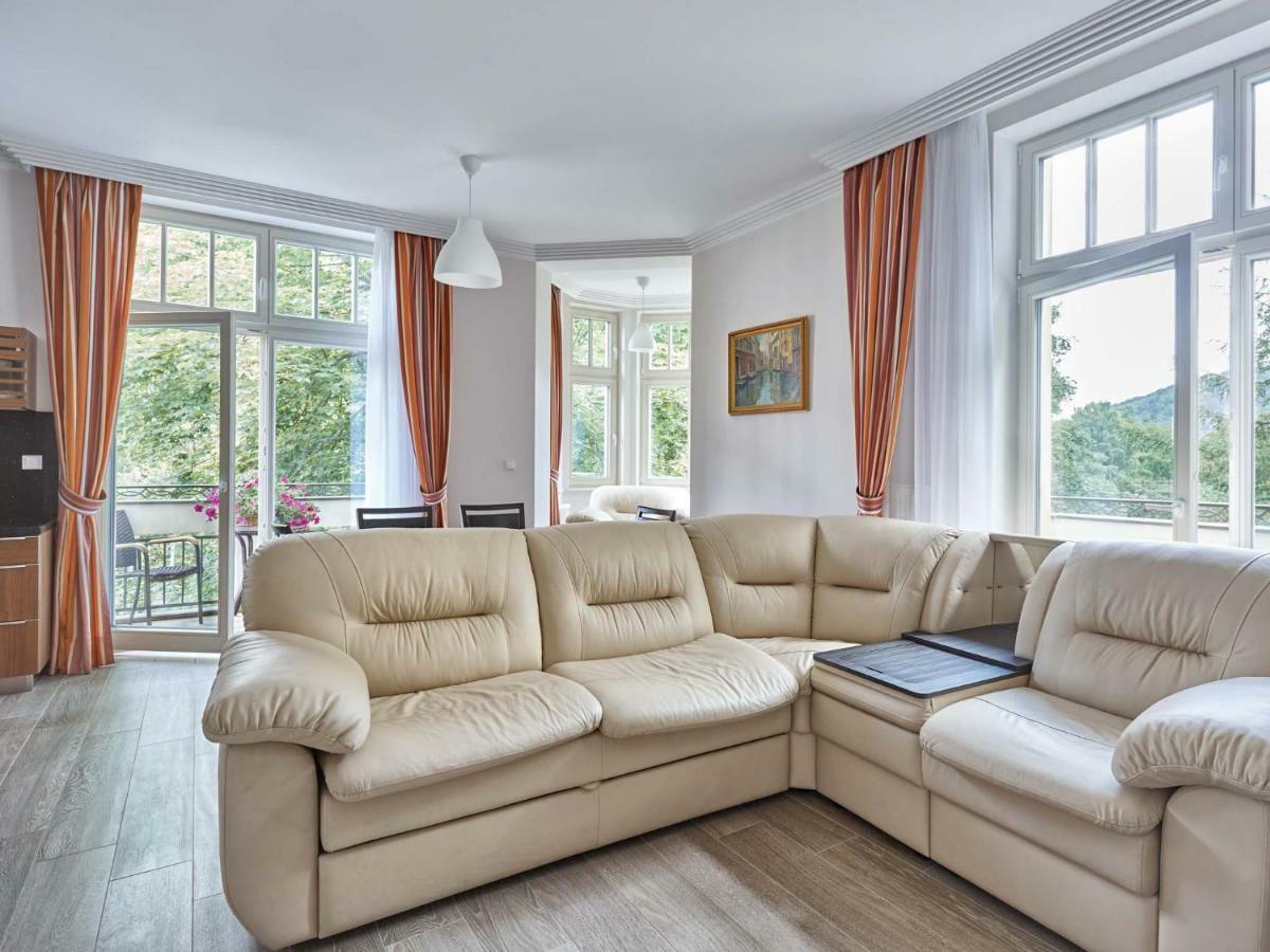 Apartment Villa Dionysus Κάρλοβι Βάρι Εξωτερικό φωτογραφία