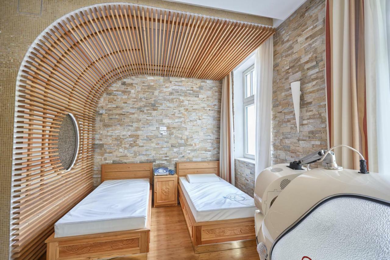 Apartment Villa Dionysus Κάρλοβι Βάρι Εξωτερικό φωτογραφία