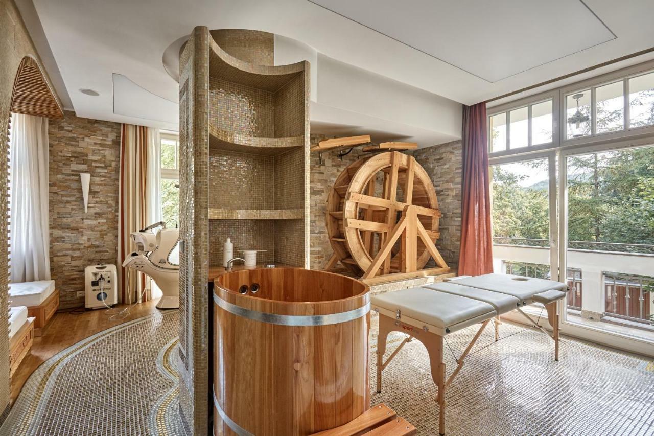 Apartment Villa Dionysus Κάρλοβι Βάρι Εξωτερικό φωτογραφία